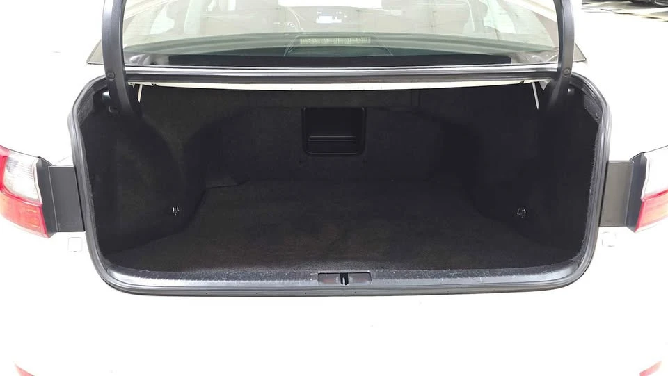 2017 Lexus ES 6th Gen - Image 13 of 14