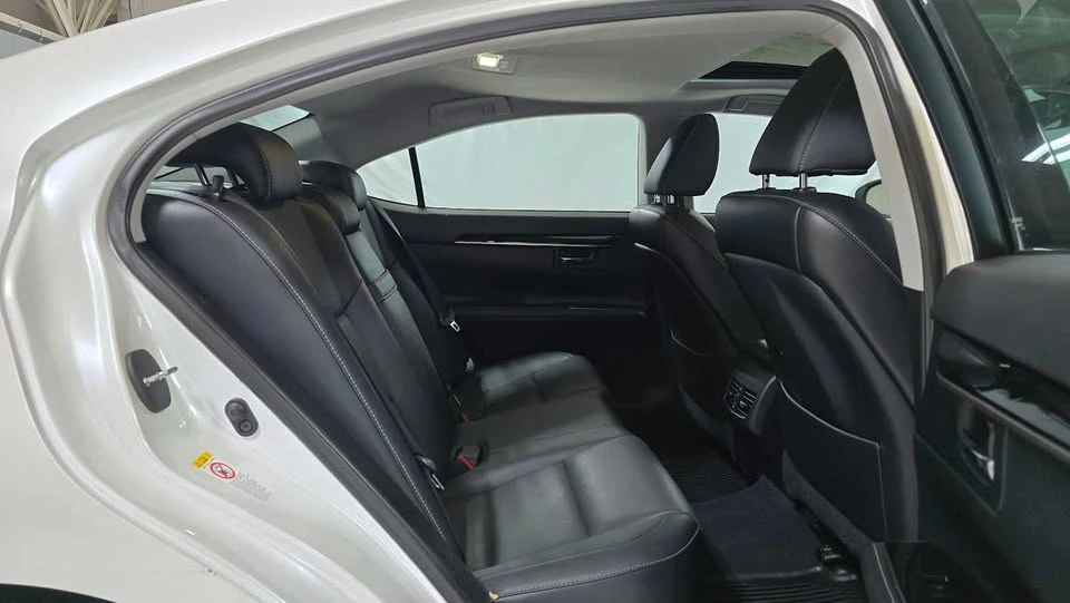 2017 Lexus ES 6th Gen - Image 10 of 14