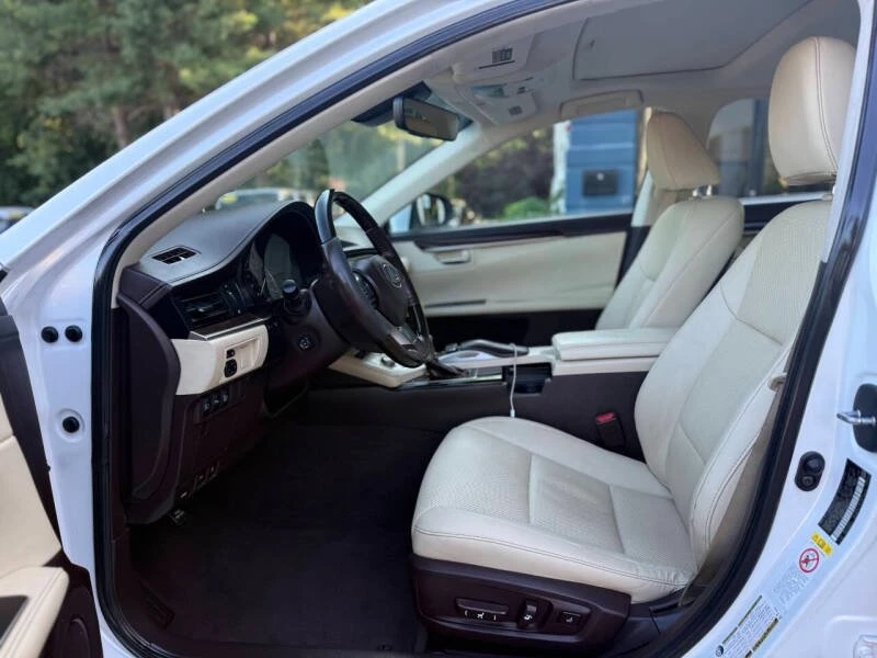2017 Lexus ES 6th Gen - Image 15 of 18