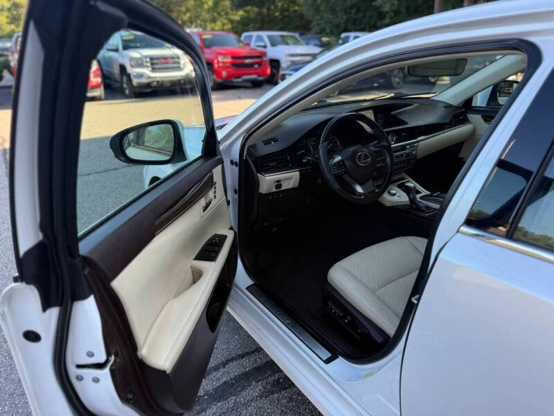 2017 Lexus ES 6th Gen - Image 12 of 18