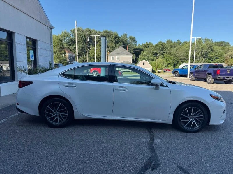 2017 Lexus ES 6th Gen - Image 5 of 18