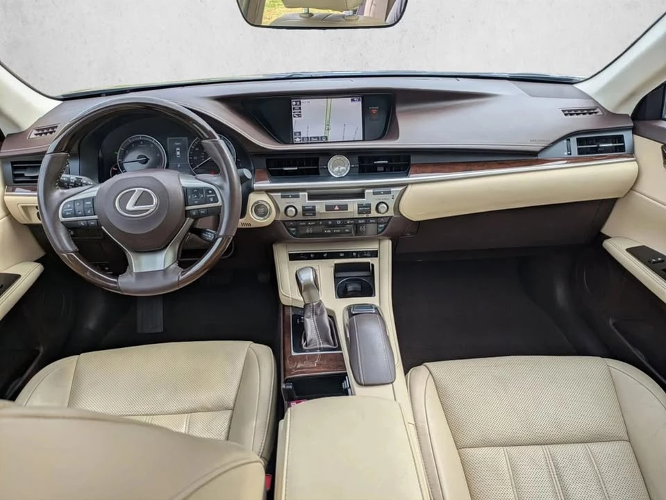 2017 Lexus ES 6th Gen - Image 4 of 5