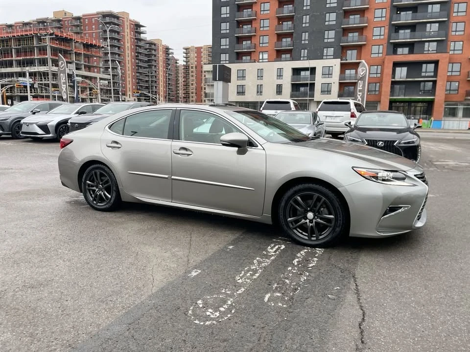 2017 Lexus ES 6th Gen - Image 17 of 18