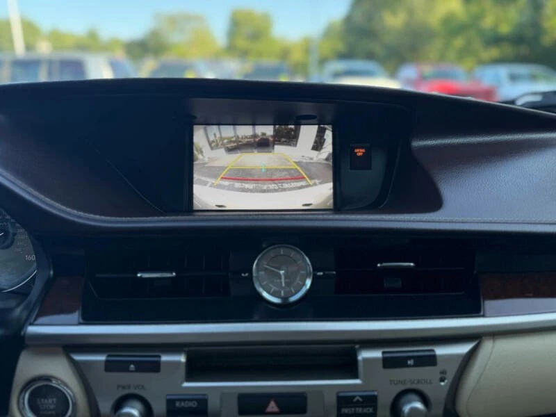 2017 Lexus ES 6th Gen - Image 11 of 11