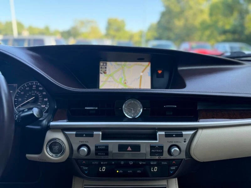 2017 Lexus ES 6th Gen - Image 10 of 11
