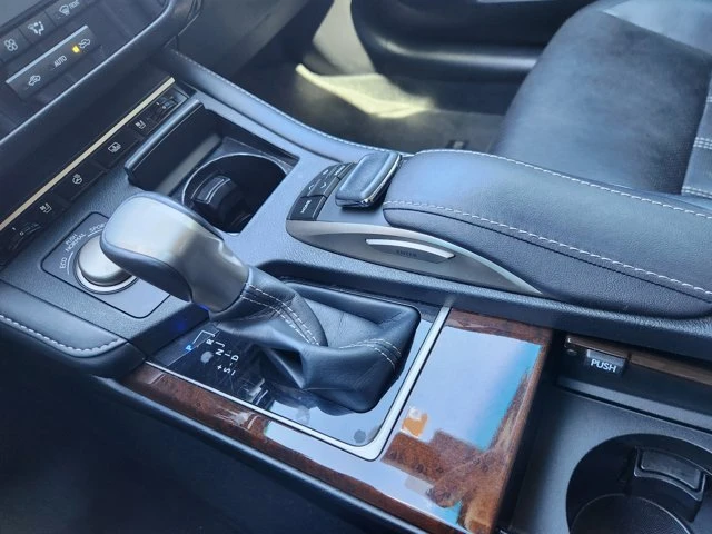 2017 Lexus ES 6th Gen - Image 18 of 20