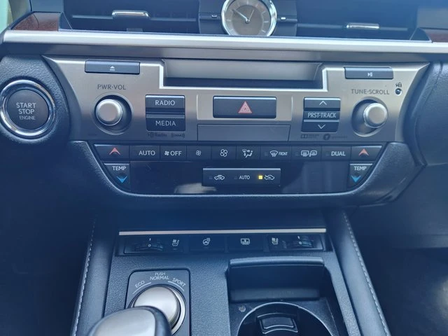 2017 Lexus ES 6th Gen - Image 17 of 20