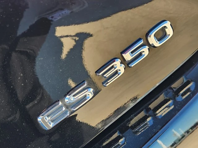 2017 Lexus ES 6th Gen - Image 11 of 20
