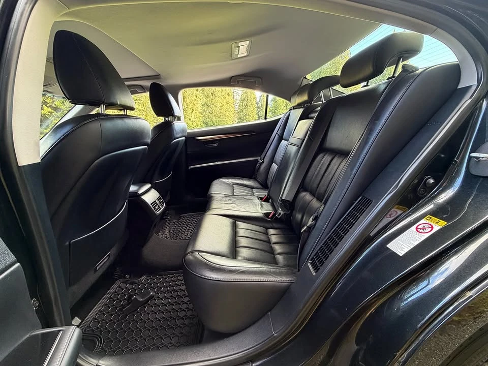 2017 Lexus ES 6th Gen - Image 10 of 12