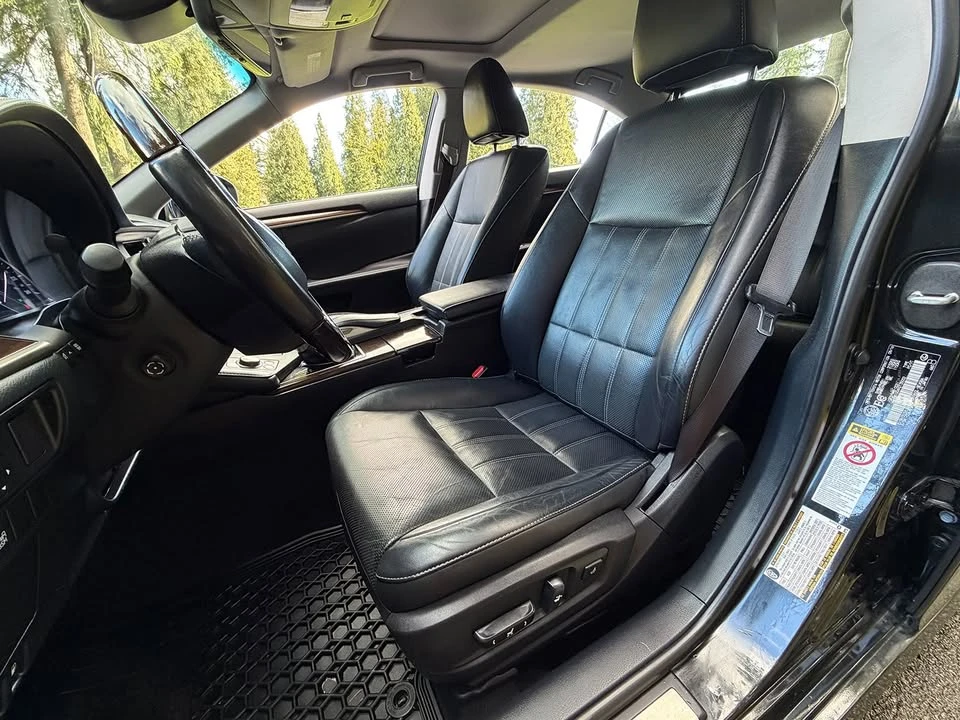 2017 Lexus ES 6th Gen - Image 9 of 12