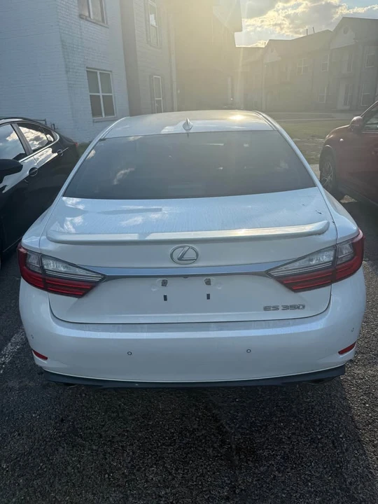 2017 Lexus ES 6th Gen - Image 4 of 8