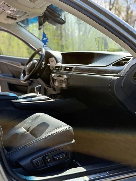 2017 Lexus GS 4th Gen - Image 13 of 20
