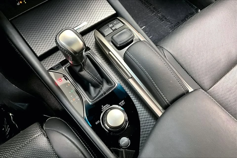 2017 Lexus GS 4th Gen - Image 12 of 19