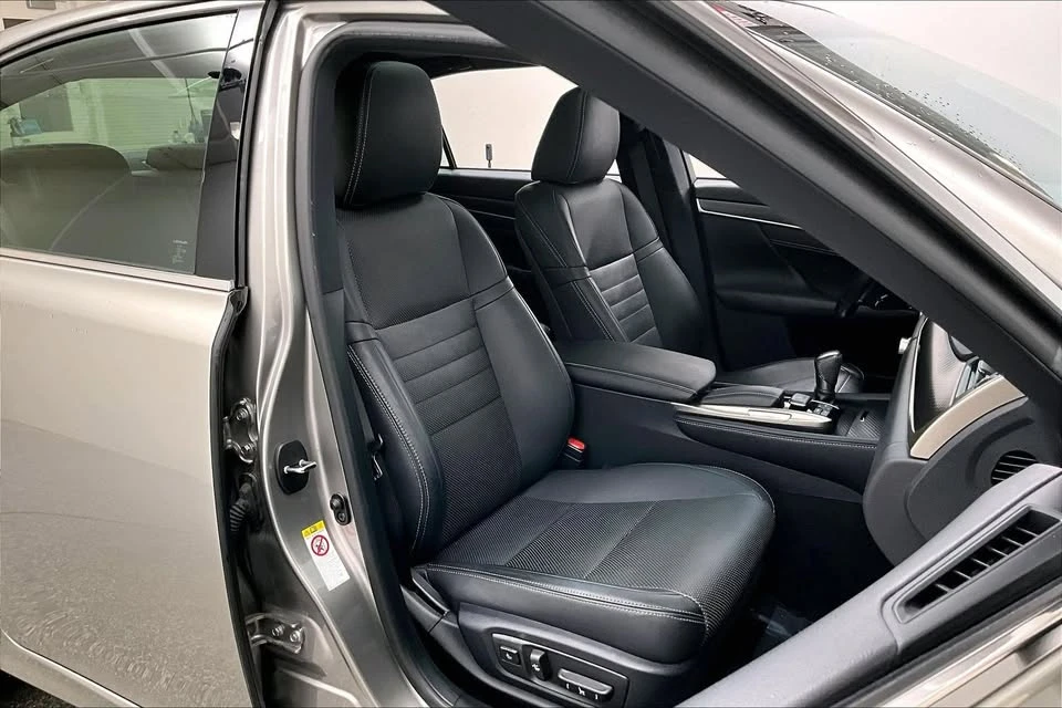 2017 Lexus GS 4th Gen - Image 13 of 19