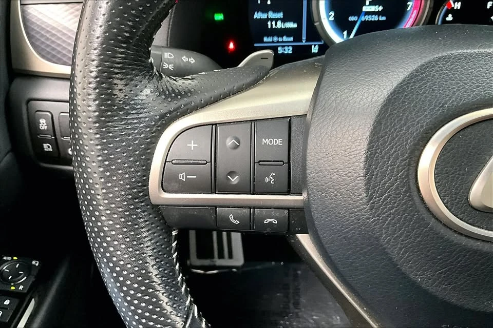 2017 Lexus GS 4th Gen - Image 16 of 19