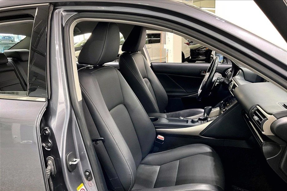 2017 Lexus IS 3rd Gen - Image 8 of 10
