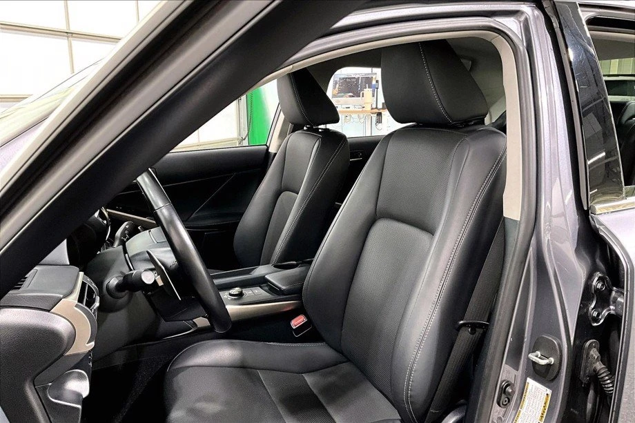 2017 Lexus IS 3rd Gen - Image 6 of 10