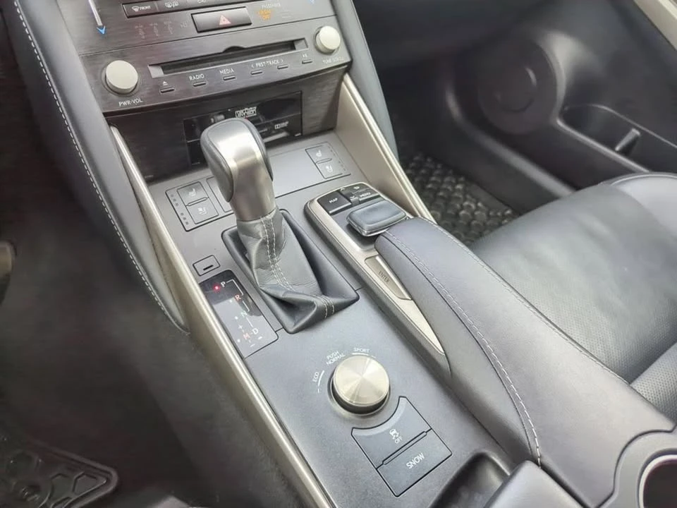 2017 Lexus IS 3rd Gen - Image 18 of 20