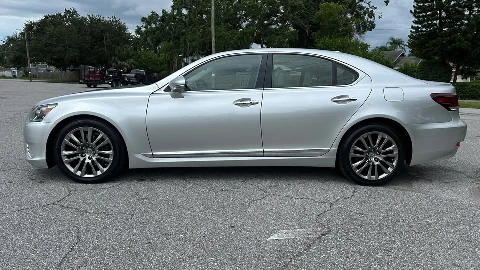 2017 Lexus LS 4th Gen - Image 17 of 18