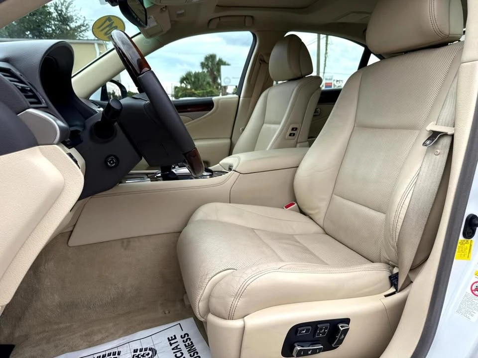 2017 Lexus LS 4th Gen - Image 17 of 19