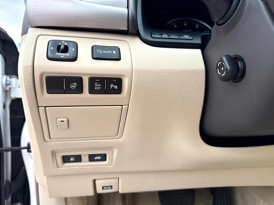 2017 Lexus LS 4th Gen - Image 18 of 19