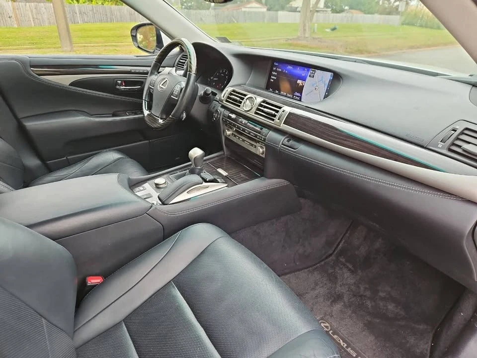 2017 Lexus LS 4th Gen - Image 15 of 20