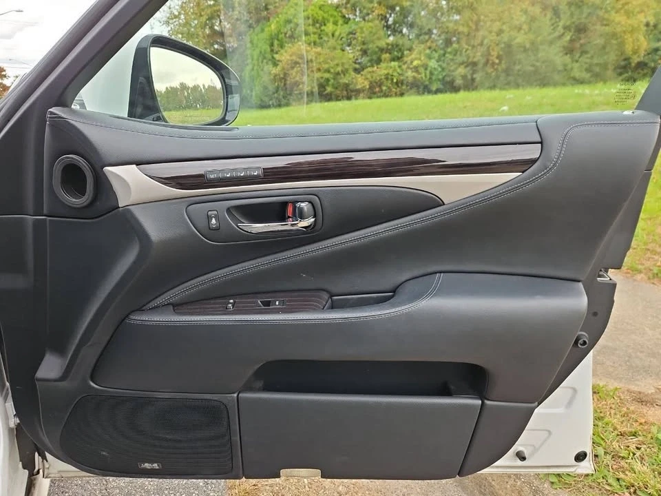 2017 Lexus LS 4th Gen - Image 16 of 20