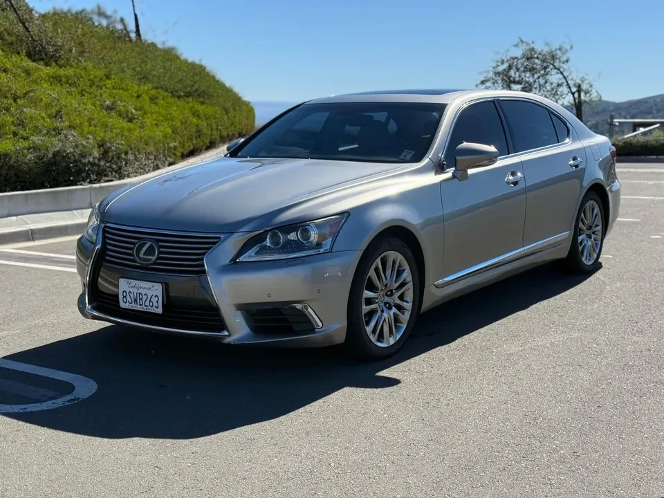 2017 Lexus LS 4th Gen - Image 8 of 12