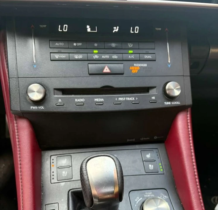 2017 Lexus RC - Image 10 of 12