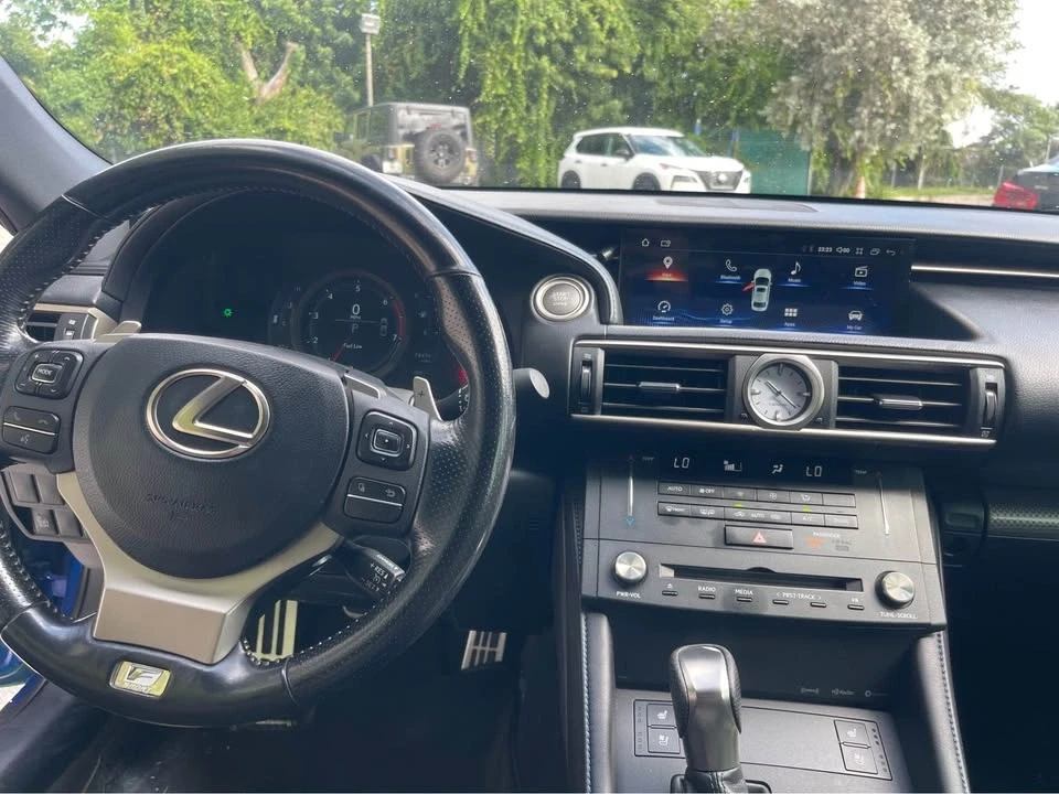 2017 Lexus RC - Image 13 of 13