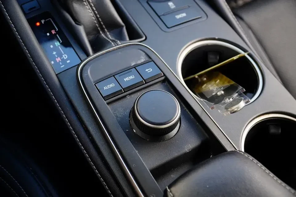 2017 Lexus RC - Image 6 of 6