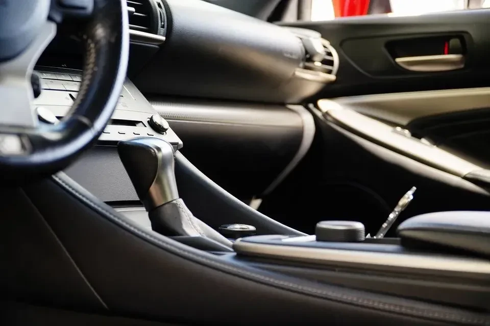 2017 Lexus RC - Image 5 of 6