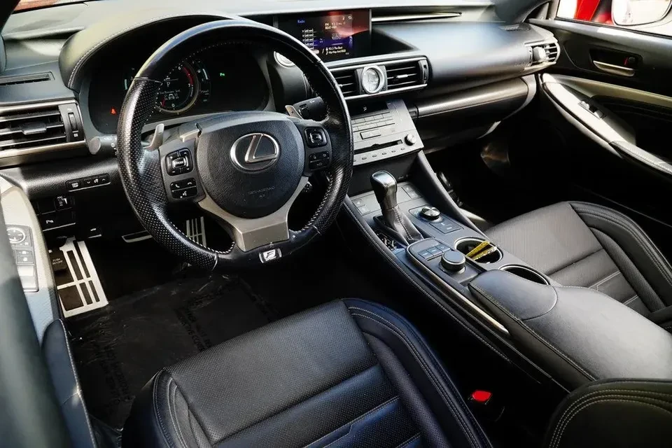 2017 Lexus RC - Image 4 of 6