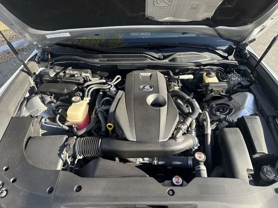 2017 Lexus RC - Image 7 of 11