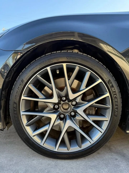 2017 Lexus RC - Image 10 of 17