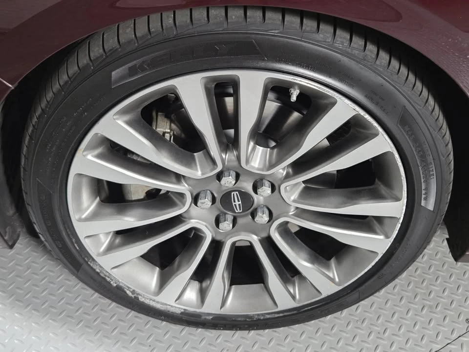 2017 Lincoln Continental 10th Gen - Image 5 of 11