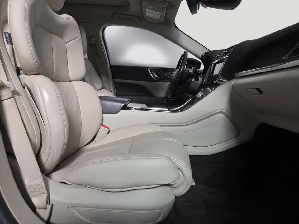 2017 Lincoln Continental 10th Gen - Image 8 of 11