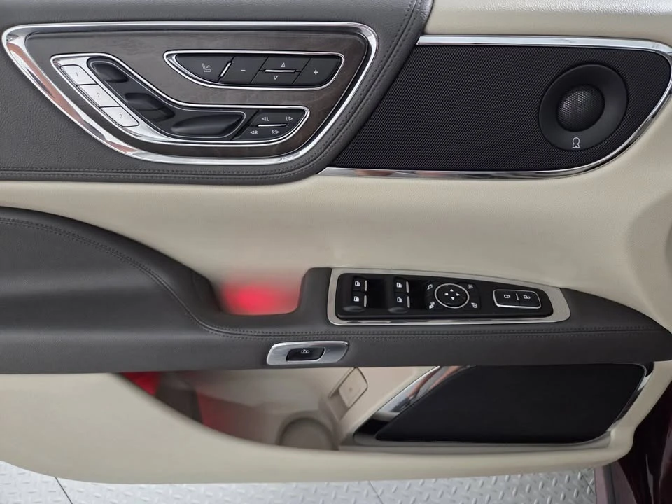 2017 Lincoln Continental 10th Gen - Image 10 of 11