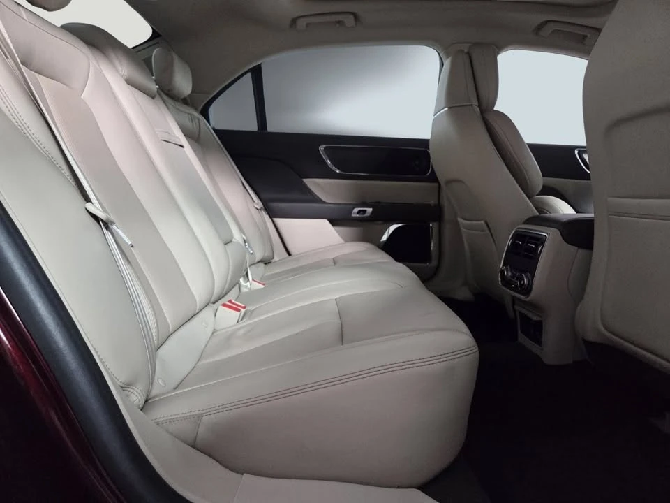 2017 Lincoln Continental 10th Gen - Image 9 of 11