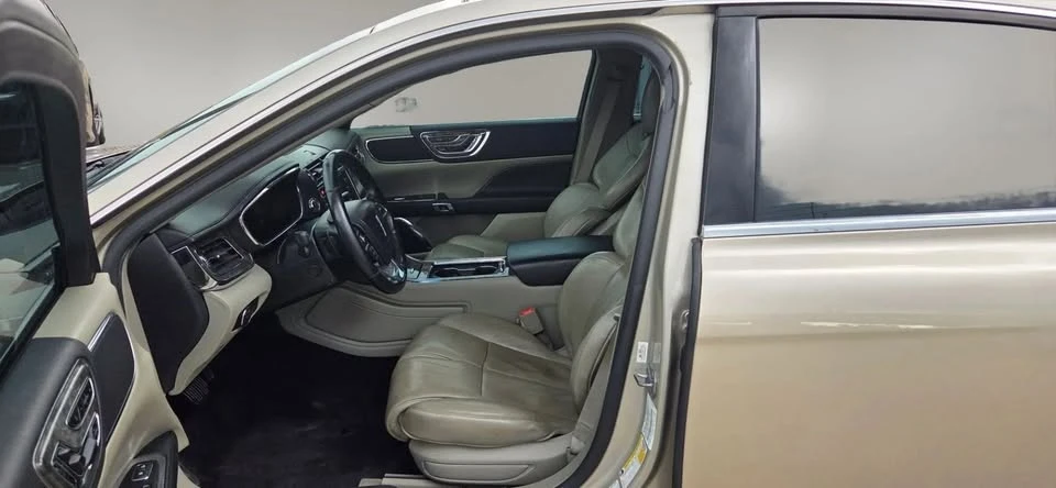 2017 Lincoln Continental 10th Gen - Image 16 of 20