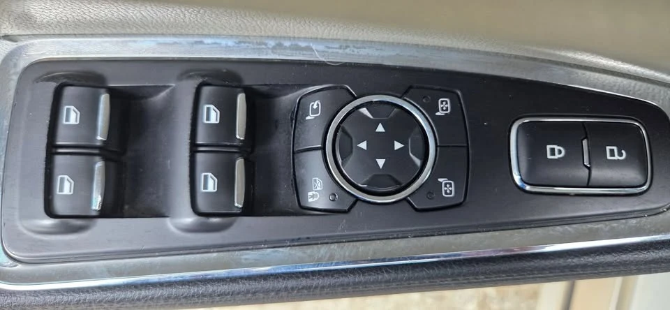 2017 Lincoln Continental 10th Gen - Image 18 of 20