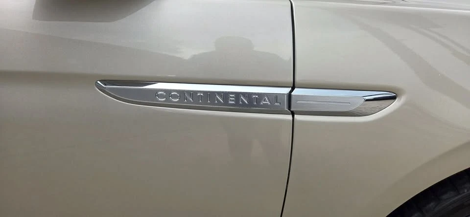 2017 Lincoln Continental 10th Gen - Image 6 of 20
