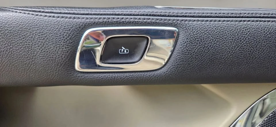 2017 Lincoln Continental 10th Gen - Image 19 of 20