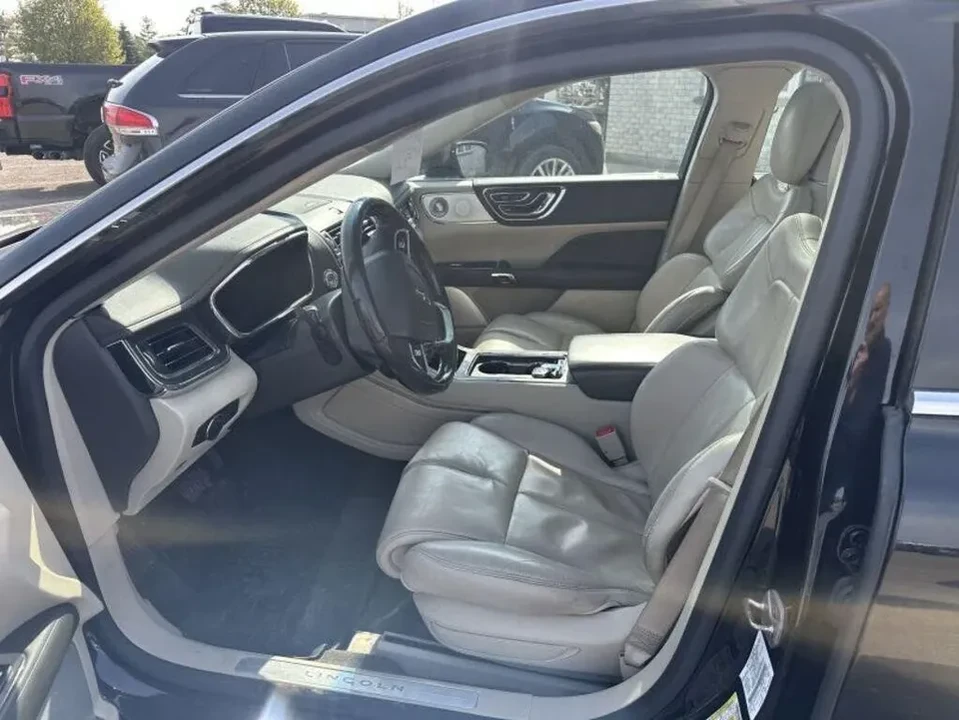 2017 Lincoln Continental 10th Gen - Image 7 of 8