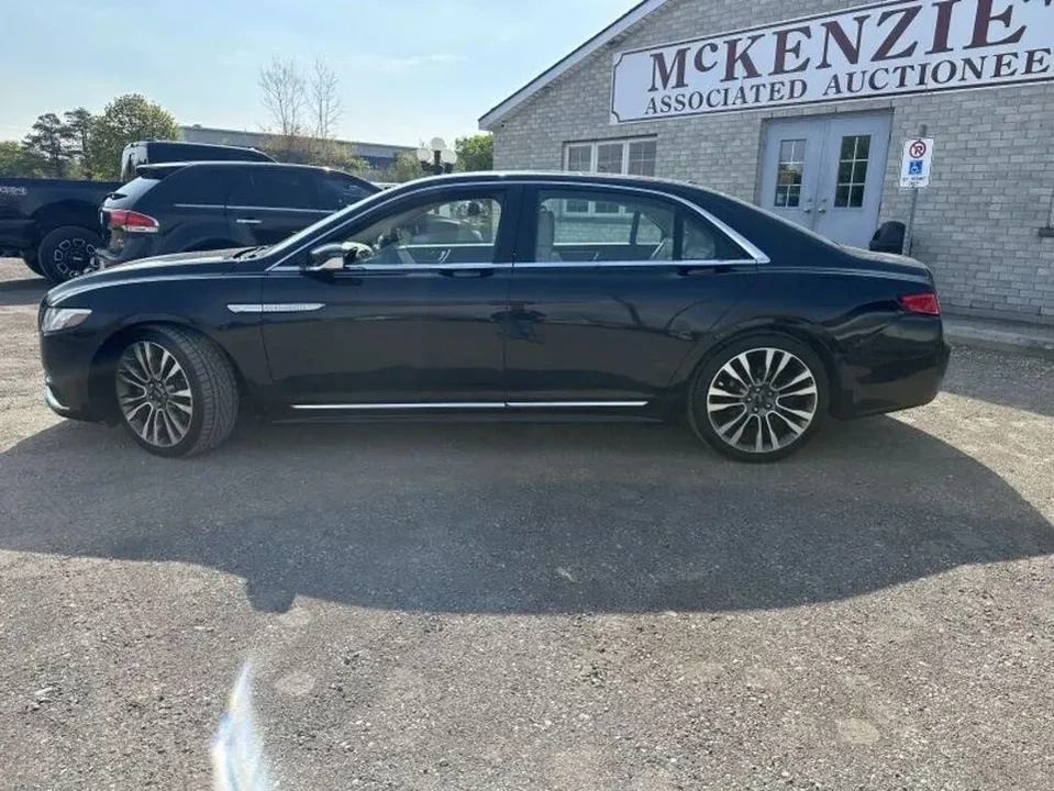 2017 Lincoln Continental 10th Gen - Image 5 of 8