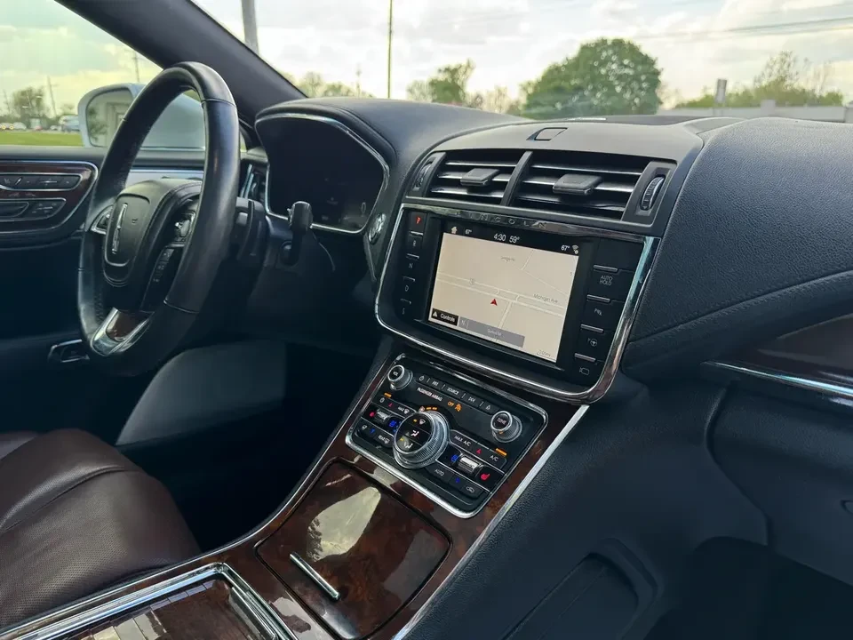 2017 Lincoln Continental 10th Gen - Image 11 of 14