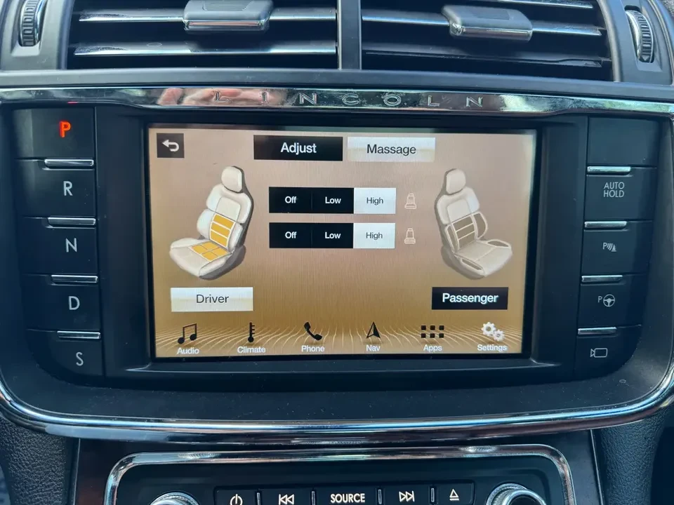 2017 Lincoln Continental 10th Gen - Image 13 of 14