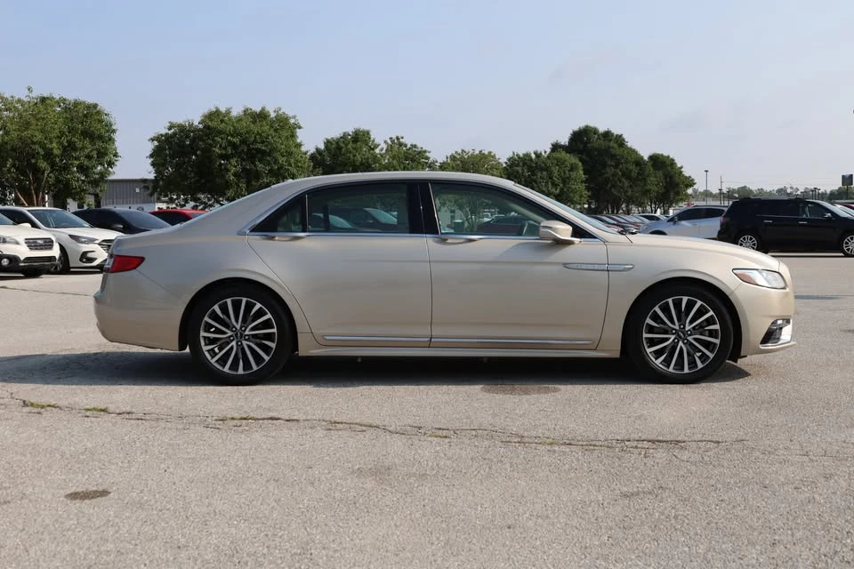 2017 Lincoln Continental 10th Gen - Image 7 of 20