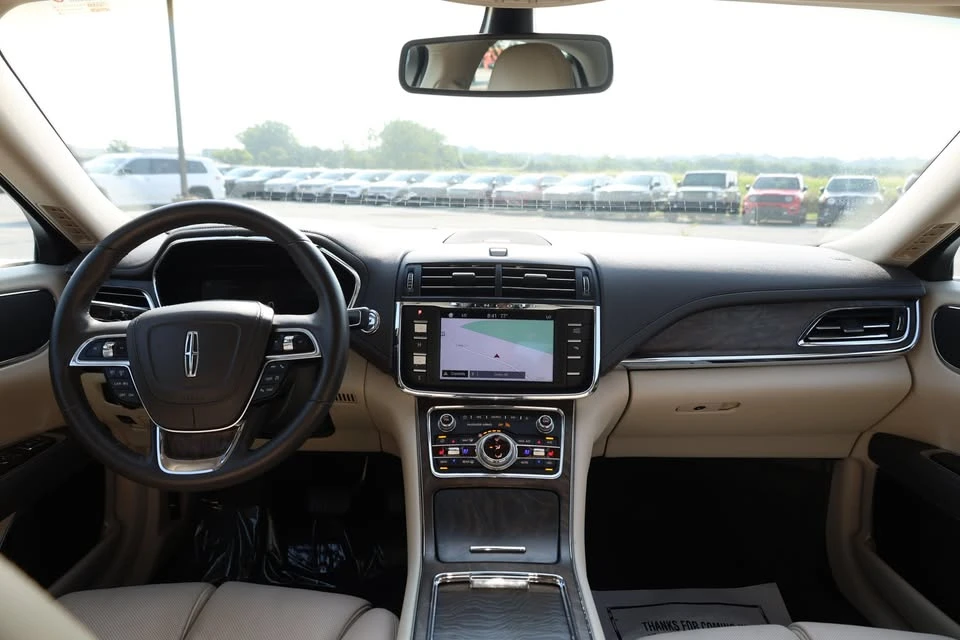 2017 Lincoln Continental 10th Gen - Image 13 of 20