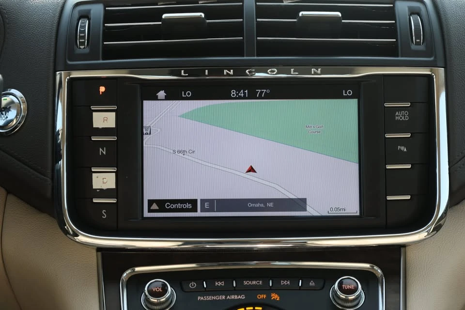 2017 Lincoln Continental 10th Gen - Image 19 of 20